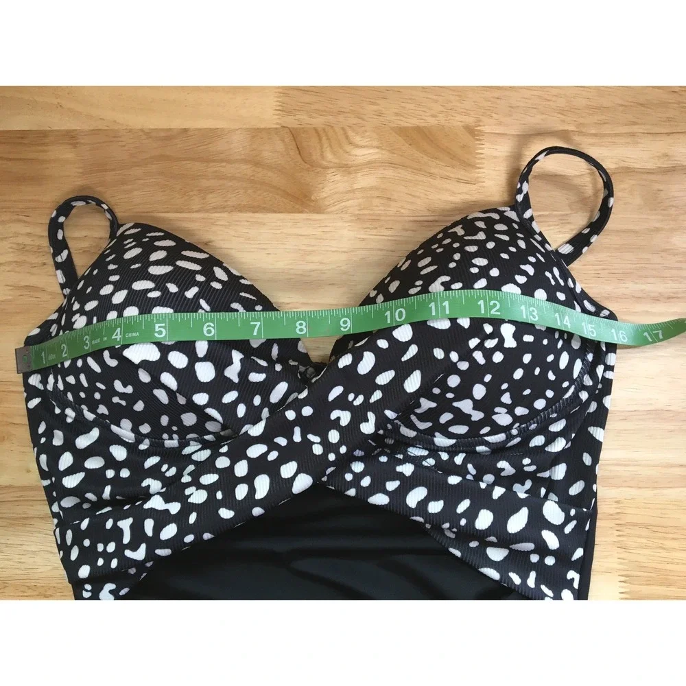 Cupshe Abstract Dot Twist Front Cutout One Piece Swimsuit Size M‎ Black White